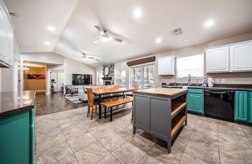 Flagstaff House | Escape to the forest at our Alpine Family Retreat(Small pet-friendly)