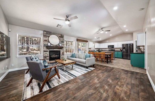 Flagstaff House | Escape to the forest at our Alpine Family Retreat(Small pet-friendly)