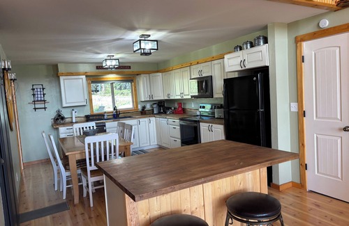 Cimarron Cabin | Escape to the heart of the Colorado mountains at this peaceful cabin retreat.