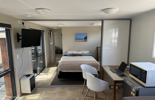 Waihi Beach Cabin | Escape to the idyllic shores of Waihi Beach.