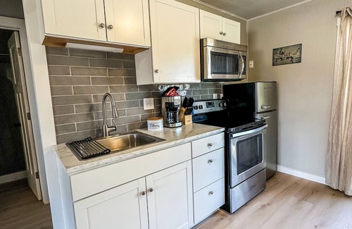 Kimberling City Cabin | Escape to the Lake- boat ramp, slip rental, Pool D2