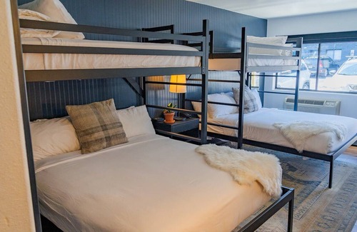 Winter Park Hotel | Escape to the Mountains: Relaxing Retreat with Double Queens + Twin Bunks