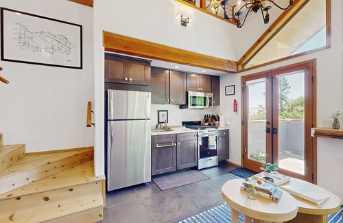 Idyllwild House | Escape to the Ultimate Mountain Retreat in Idyllwild: Stunning Views, Cozy Vibes