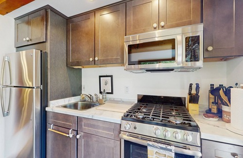 Idyllwild House | Escape to the Ultimate Mountain Retreat in Idyllwild: Stunning Views, Cozy Vibes