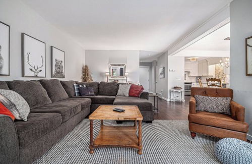 Harbor Springs Condo | Escape to this modern 4-bedroom condo in Harbor Springs, MI