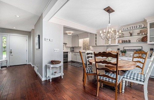 Harbor Springs Condo | Escape to this modern 4-bedroom condo in Harbor Springs, MI