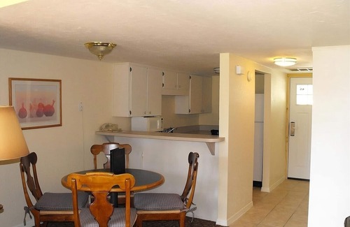 Crystal River House | Escape with Nature! 2 Garden View Rooms Near Three Sister Springs! Pool, Parking