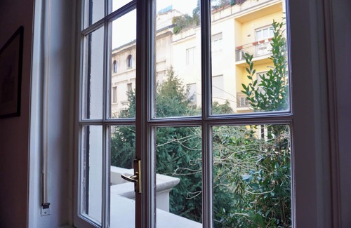 Tre Torri Apartment | Eschilo in Rosa: Charme e Design