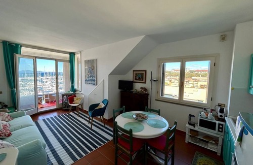 Punta Ala Apartment | Esclusivo appartamento con ampio solarium vista mare a due passi dalla spiaggia!