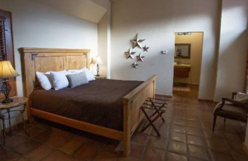 Kerrville Apartment | ESCONDIDA SUITE #4 KING