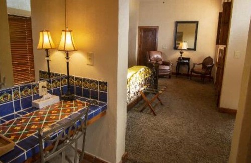 Kerrville Apartment | ESCONDIDA SUITE #8 KING