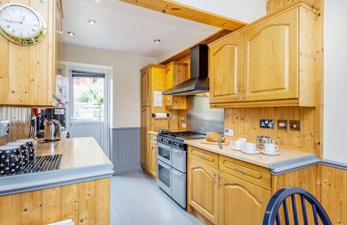 Castleton Cottage | ESKLETS COTTAGE, family friendly, with a garden in Castleton