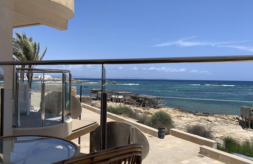 Es Pujols Apartment | Espardell: beachfront apartment on the seafront of Es Pujols