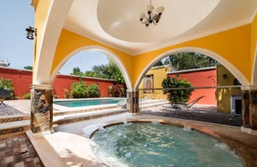 Centro House | Espectacular Casona con alberca y jardín en Merida