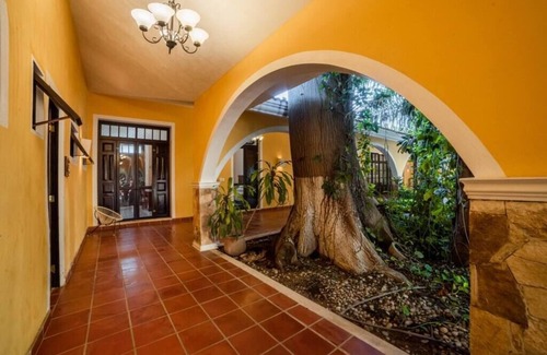 Centro House | Espectacular Casona con alberca y jardín en Merida