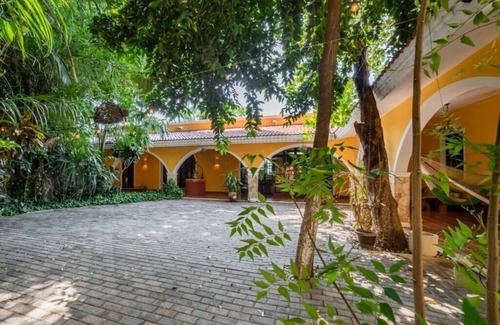 Centro House | Espectacular Casona con alberca y jardín en Merida