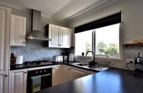 Inverloch Apartment | Esplanade Sophistication - Close to Town