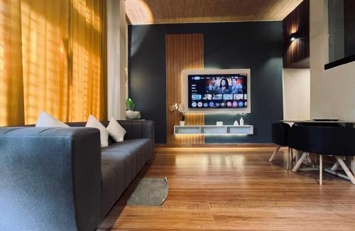 Sualkuchi Apartment | Espresso