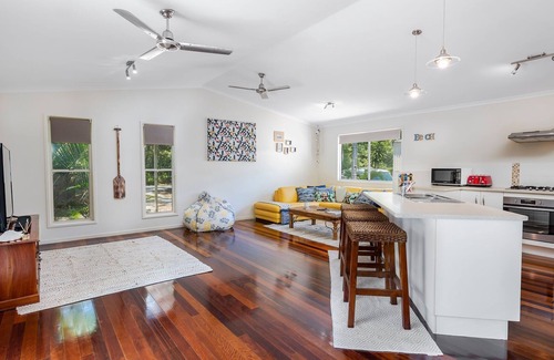 Rainbow Beach House | Esprit House - Rainbow Shores. Swimming pool, walk to beach.