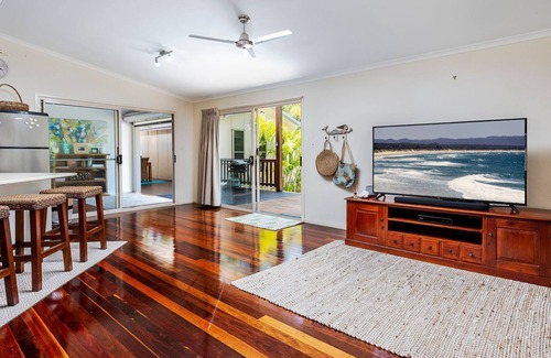 Rainbow Beach House | Esprit House - Rainbow Shores. Swimming pool, walk to beach.