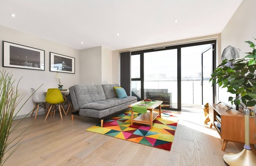 West Ealing Apartment | Esquire One Bed Balcony Apartment in Ealing, London