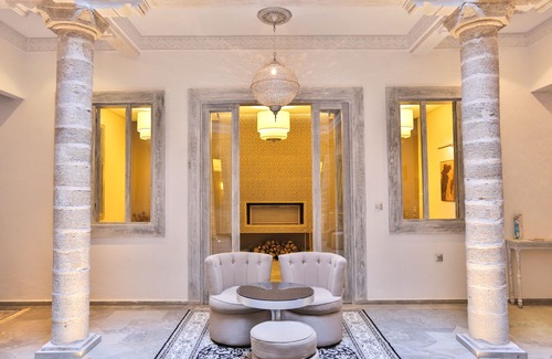 Medina Bed & Breakfast | Essaouira, stay in the heart of the city, BALKISS Suite of people (4)