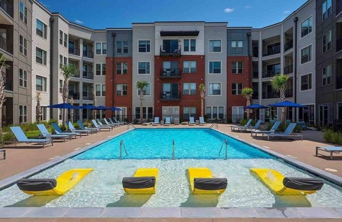 Charlotte Apartment | *ESSENCE* *UPTOWN* *LUXURY LIVING*
