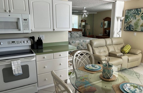 South Island Condo | Estero Beach & Tennis, 9th Floor, Direct Gulf View! Gorgeous Sunsets! On Beach!