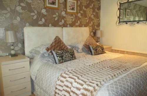 Talsarnau House | Estuary Lodge Motel B&B