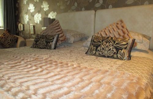 Talsarnau House | Estuary Lodge Motel B&B