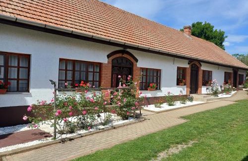Tiszafured Apartment | Eszter Vendégház