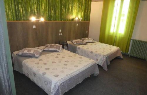 Beziers City Centre Hotel | eTANIT ! Parking VélO, Etape Bicycle - 1mn a toute Connection Bus,Train et Aéroport - Calme Plein Centre de Beziers pour visiter,manger - Chambres Climatisées, Spacieuses Amenagees pour Singles, Couple, et ou Familles - Consigne et Petit Dej en plus