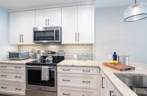 Telluride Condo | ETTA 102- Heated Pool & Hot Tub, Easy Ski Access, Newly-Remodeled