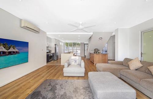 Ettalong Beach House | Ettalong Beach - Poolside Luxury. Family, pet friendly property 200m from beach.
