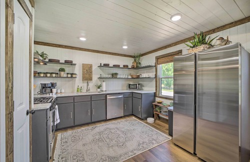 Eufaula Cottage | Eufaula Retreat w/Lake Views: Walk to Marina