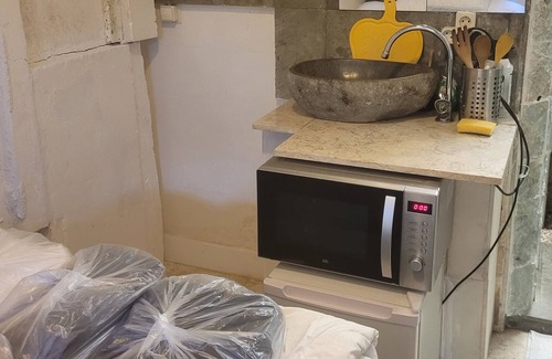 Duivendrecht Apartment | Euids+flight/train tickets required 2mx3m room + 1mx1m bathroom