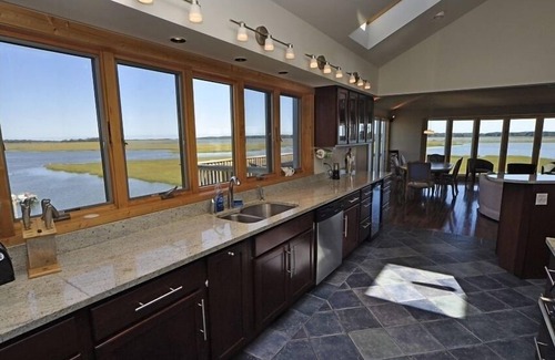 Chincoteague House | Eureka! on Deep Hole Creek - Waterfront! Sleeps 16