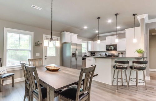 Holiday Island House | Eureka Springs Family Home - 1/2 Mi to Marina!