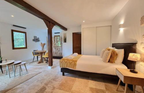 Equemauville Villa | Eva Home Stunning Villa with Garden Sleeps 10