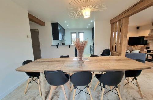 Equemauville Villa | Eva Home Stunning Villa with Garden Sleeps 10
