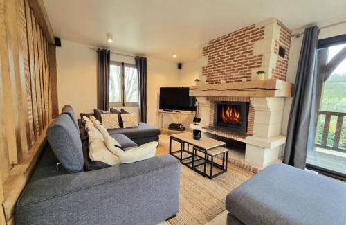 Equemauville Villa | Eva Home Stunning Villa with Garden Sleeps 10
