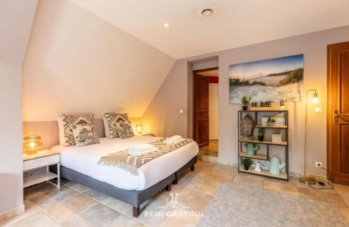 Equemauville Villa | Eva Home Stunning Villa with Garden Sleeps 10