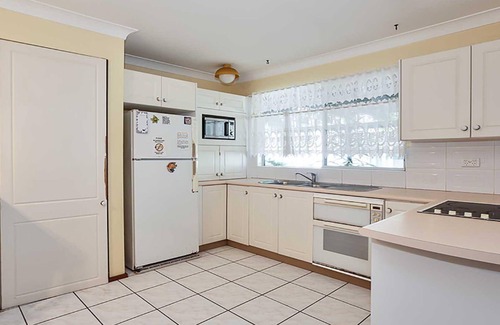 Corlette House | Evan's Retreat, 5 Sandy Point Road - cottage across the road from Sandy Point Beach