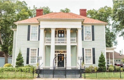 Anderson Apartment | Events Space! 4 Suites, Private Yard, Huge Workspace