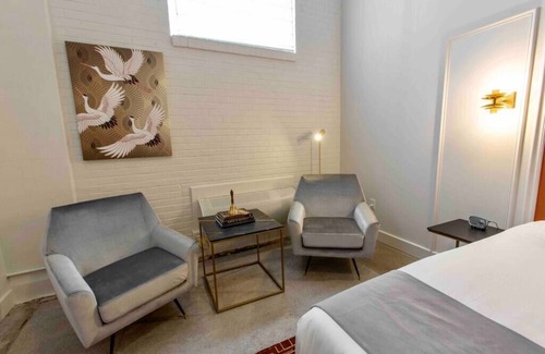 Tyler Park Apartment | Everett Business Suite 208 at The Bellwether Hotel