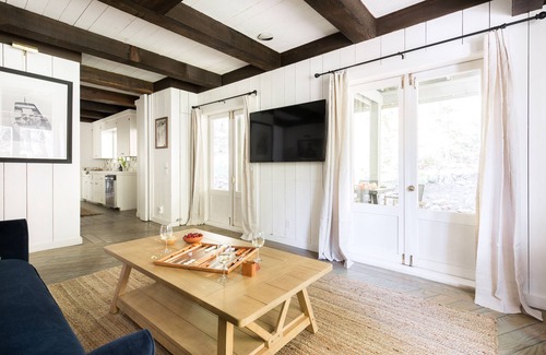 Tahoe City Cabin | Everett by AvantStay | 5mins to Palisades Tahoe! w/HOT TUB