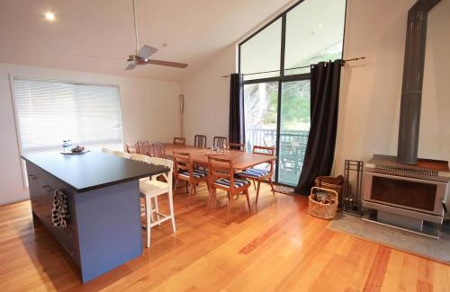 Venus Bay House | Evergreen