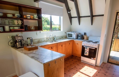 Motueka House | Evergreen Cottage - Motueka Holiday Home