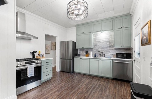 Woodlawn Lake House | Evergreen Manor Private Pool 3BR No Stairs Retreat