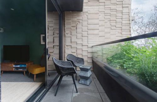 Collingwood Apartment | Evergreen Oasis - Poolside Living on Stanley Street